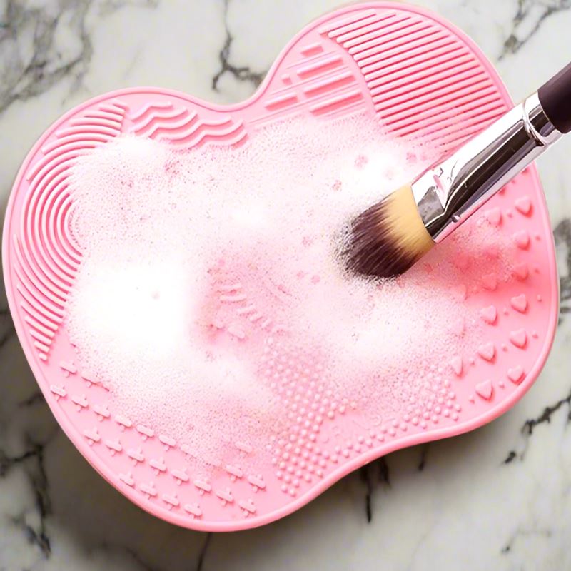 Nettoyant pour Pinceau Maquillage - MakeupBrushCleaner™ - Rose - Passionnée de Beauté